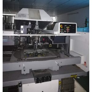 Lỗ thông qua (through-hole) bao gồm việc lắp đặt và hàn DIP